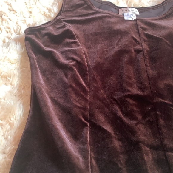 Woman’s sleeveless top - Picture 2 of 4